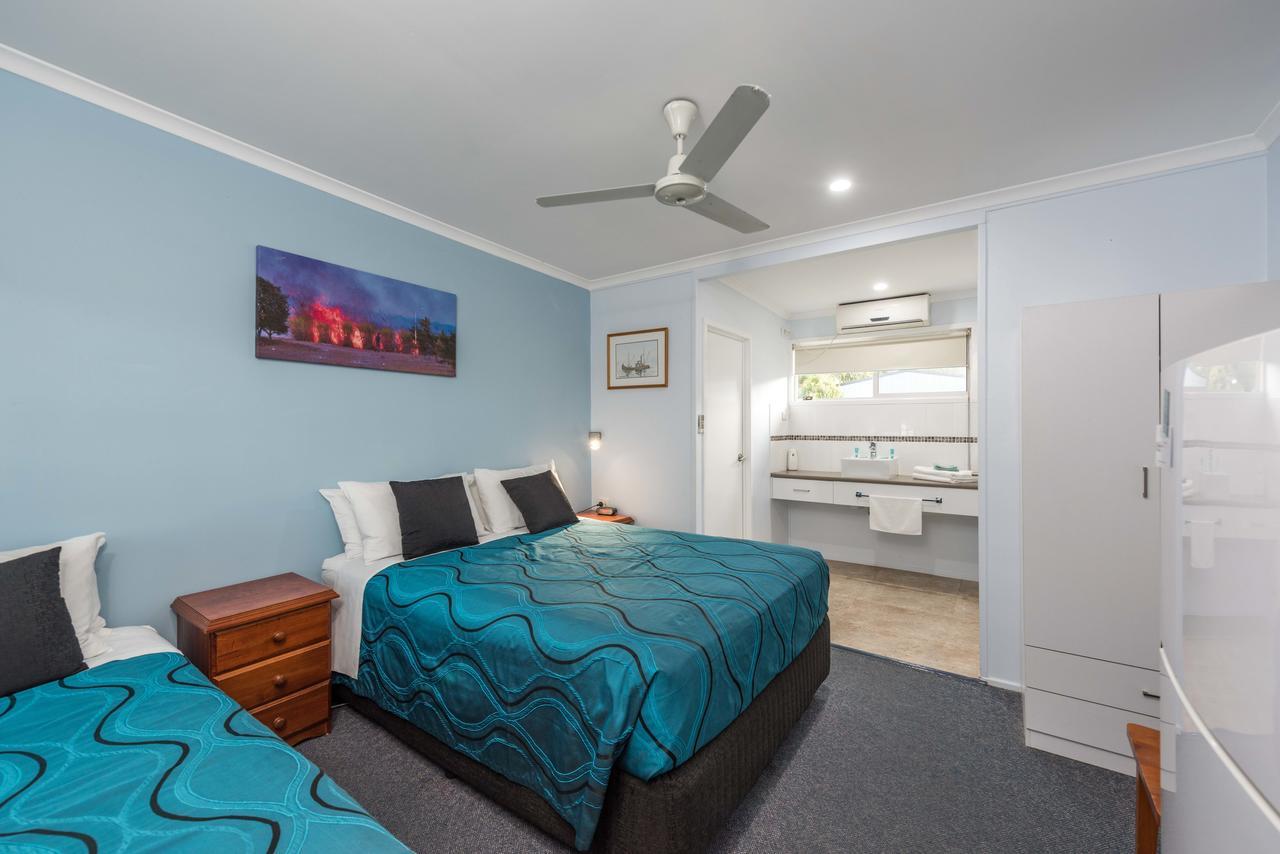 Moore Park Beach Inn Bundaberg Exterior foto